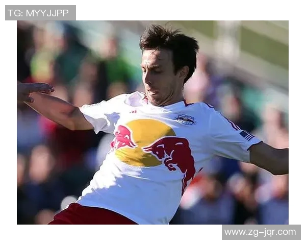 足球明星的饮料选择揭秘:他们如何通过饮品提升竞技状态与恢复能力 足球明星的饮料选择揭秘:他们如何通过饮品提升竞技状态与恢复能力